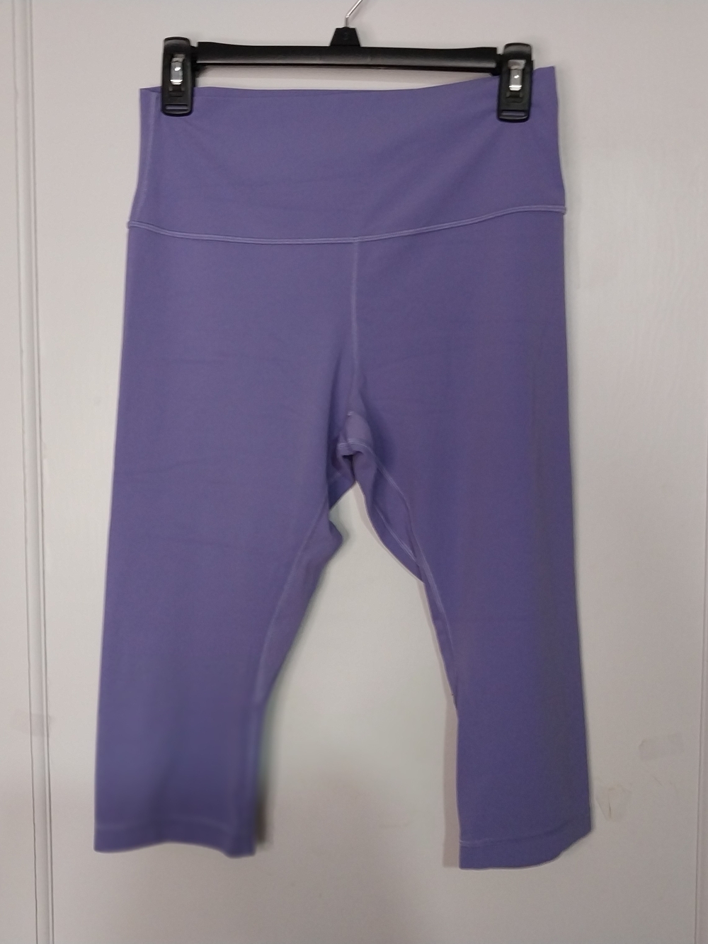 lululemon athletica Women"s Lavender Capri Leggings - Picture 3 of 9
